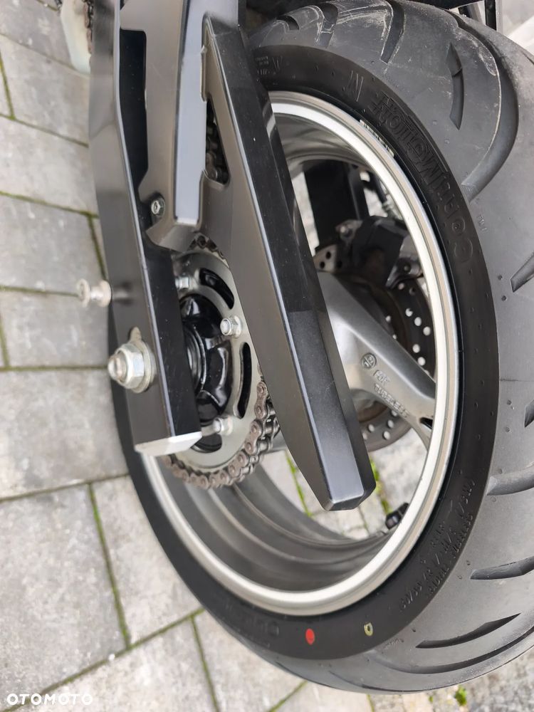 Suzuki GSR - 26