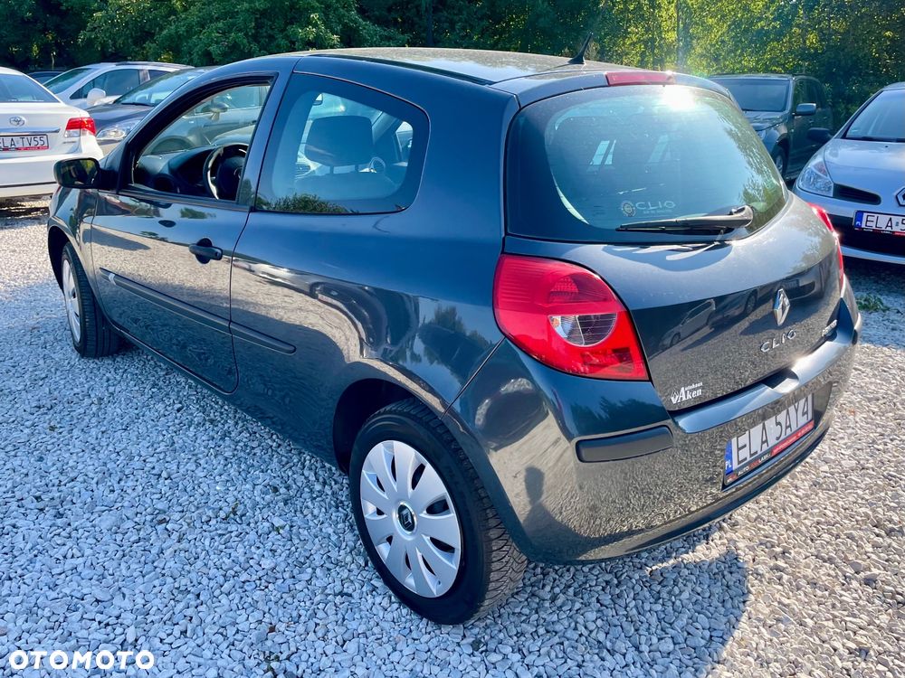 Renault Clio 1.2 16V Authentique - 9