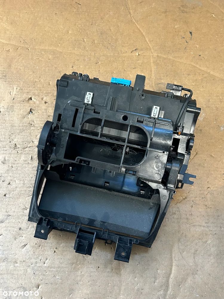 BMW G20 G21 RAMKA SCHOWEK OTWIERANY TUNELU 6806796 - 2