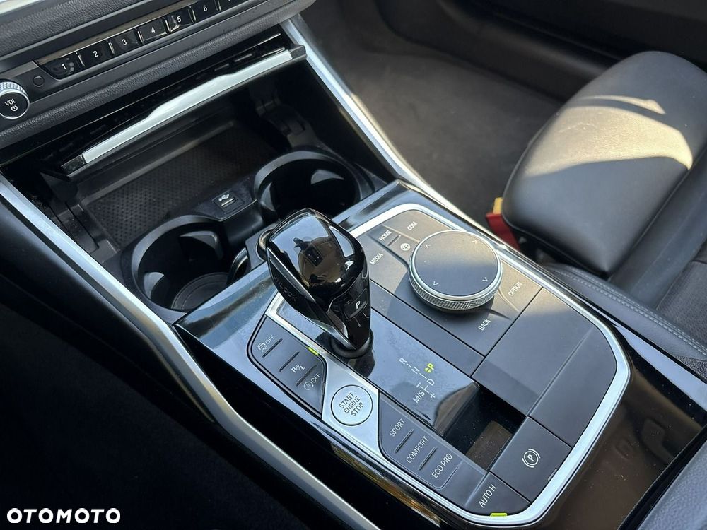 BMW Seria 3 318i Sport Line - 25