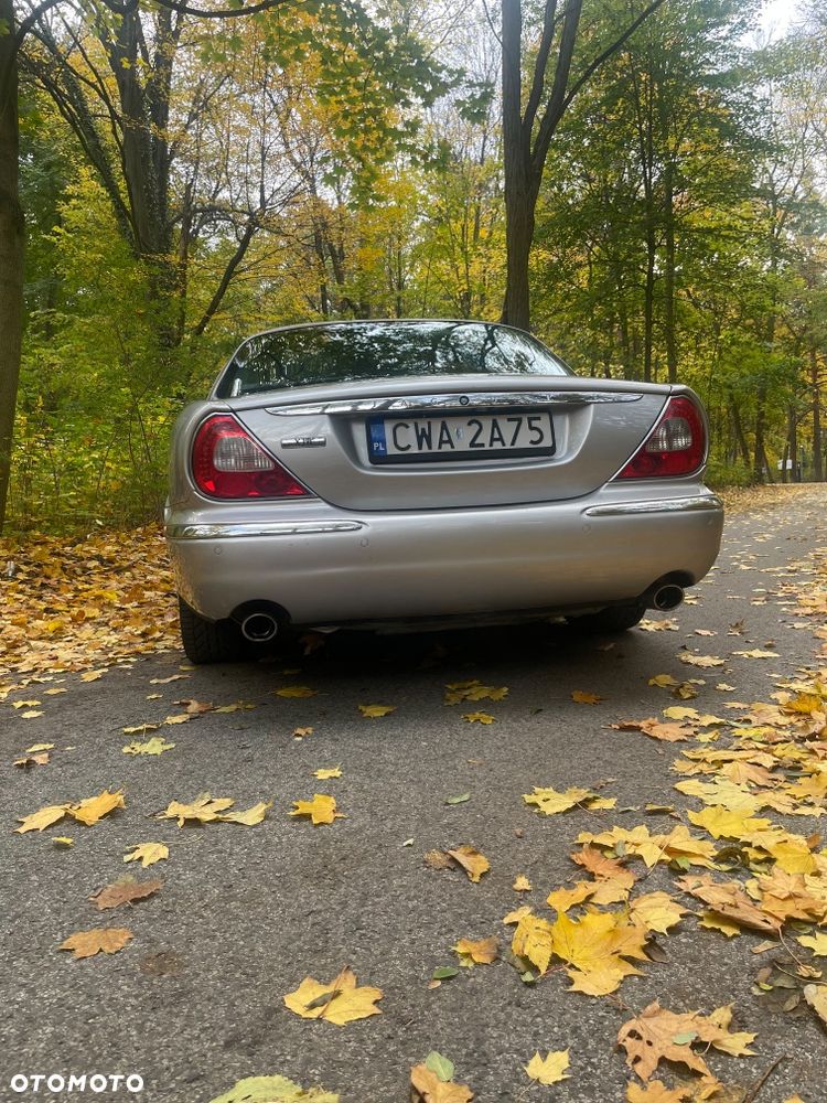 Jaguar XJ - 4