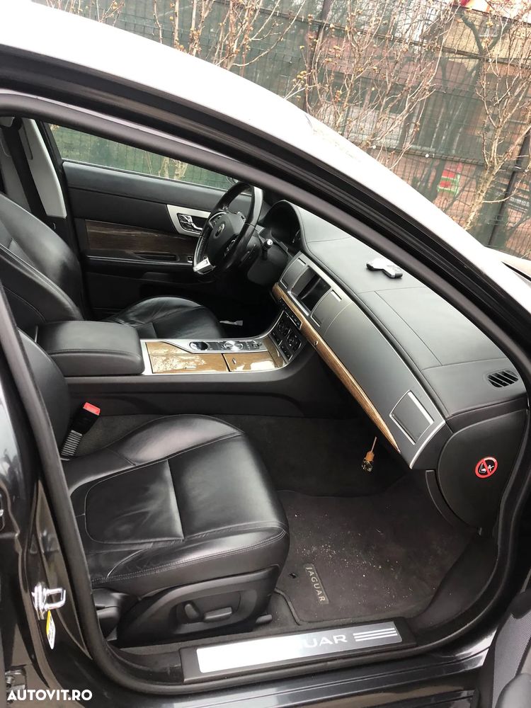 Jaguar XF 2.2D Premium Luxury - 15