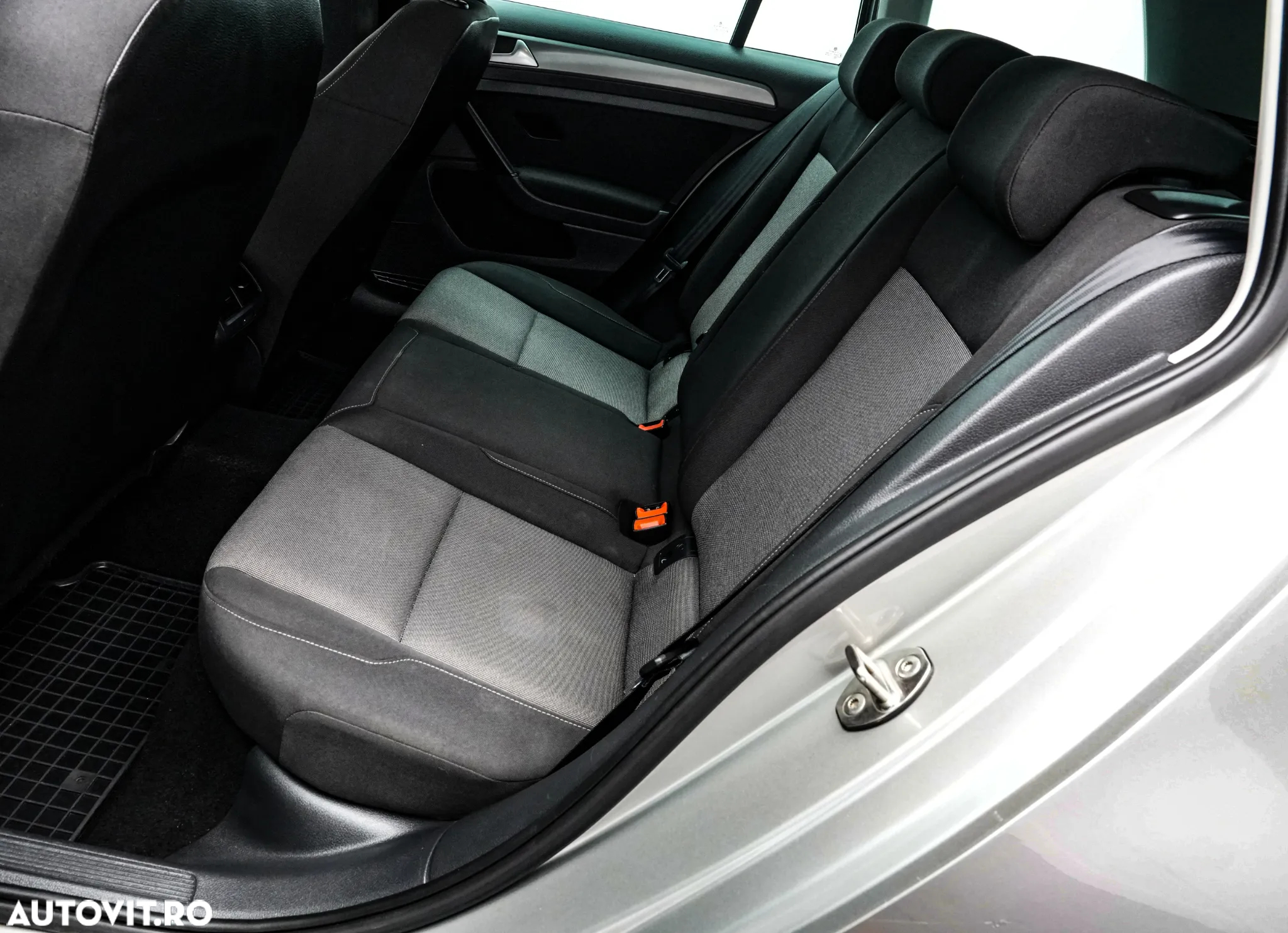 Volkswagen Golf 1.6 TDI DPF DSG Trendline - 13
