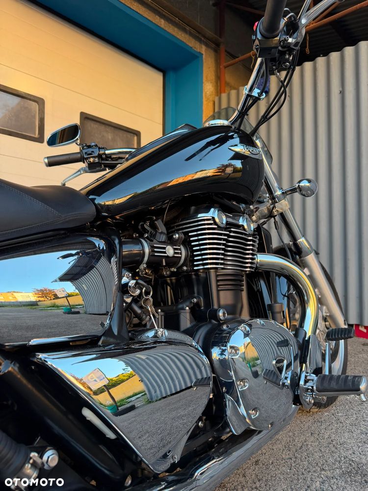 Triumph Thunderbird - 8