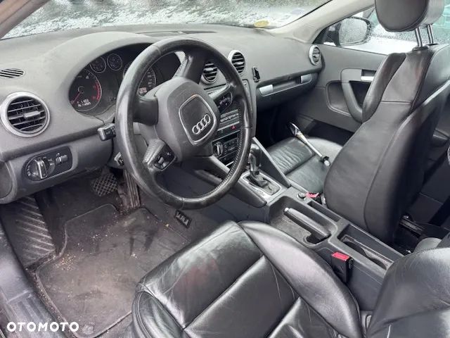 Audi A3 Sportback 1.6 TDI DPF S tronic S line Sportpaket - 4