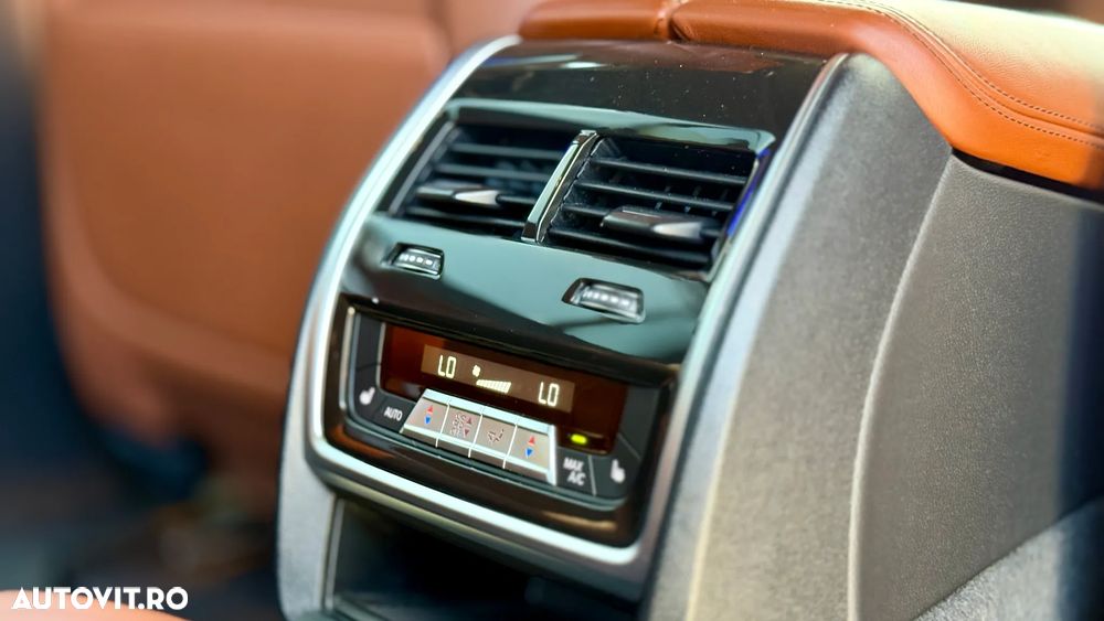 BMW X7 M60i xDrive AT MHEV - 24