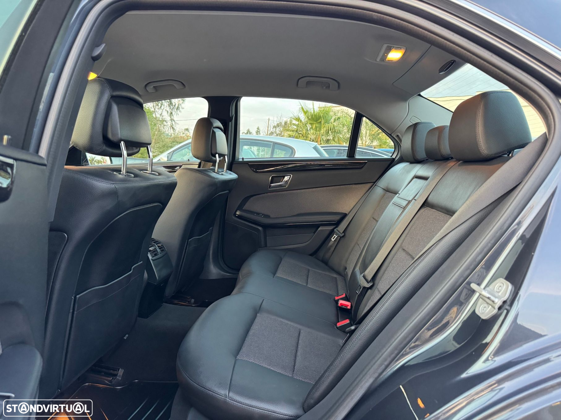 Mercedes-Benz E 220 CDi Avantgarde BlueEfficiency Auto. - 23