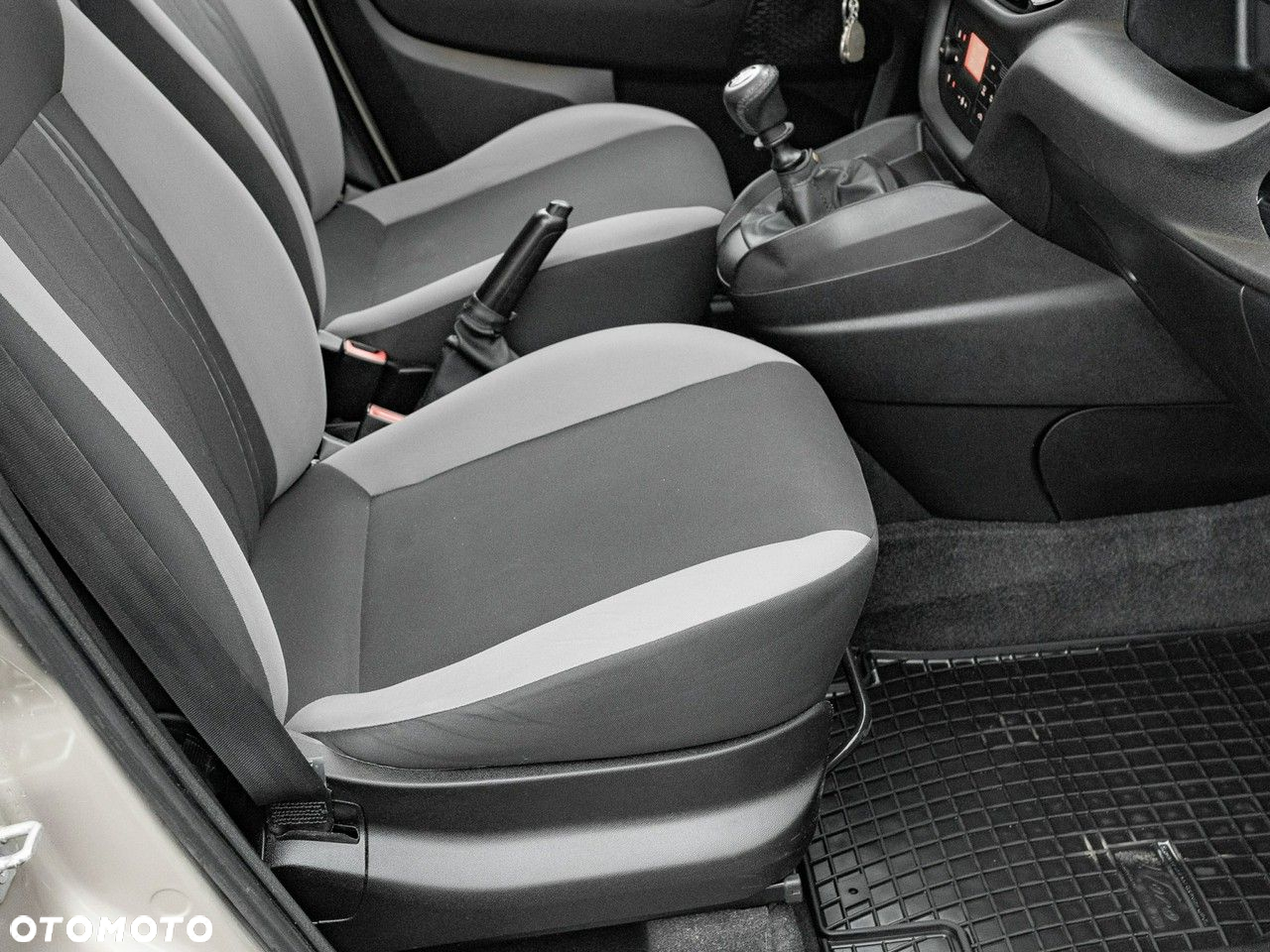 Fiat Doblo Kombi Maxi 1.6 MJ Dynamic - 27