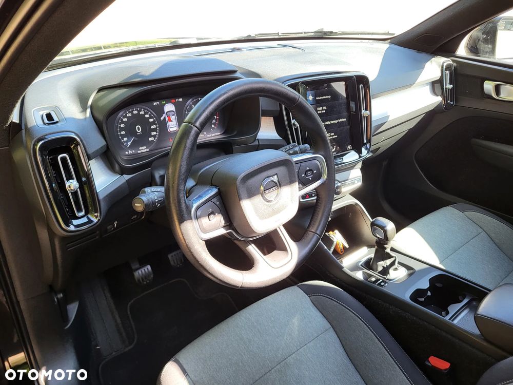 Volvo XC 40 T2 Momentum - 17