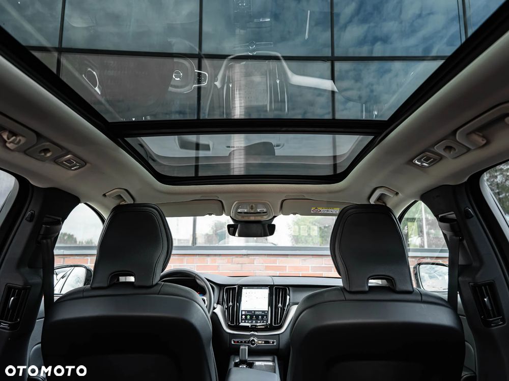 Volvo XC 60 B4 D Plus Dark - 40