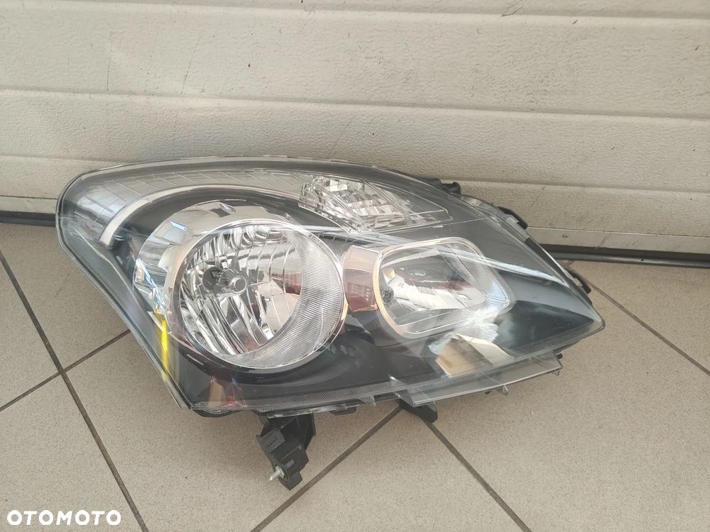 Renault Koleos prawa lampa reflektor EUROPA - 1