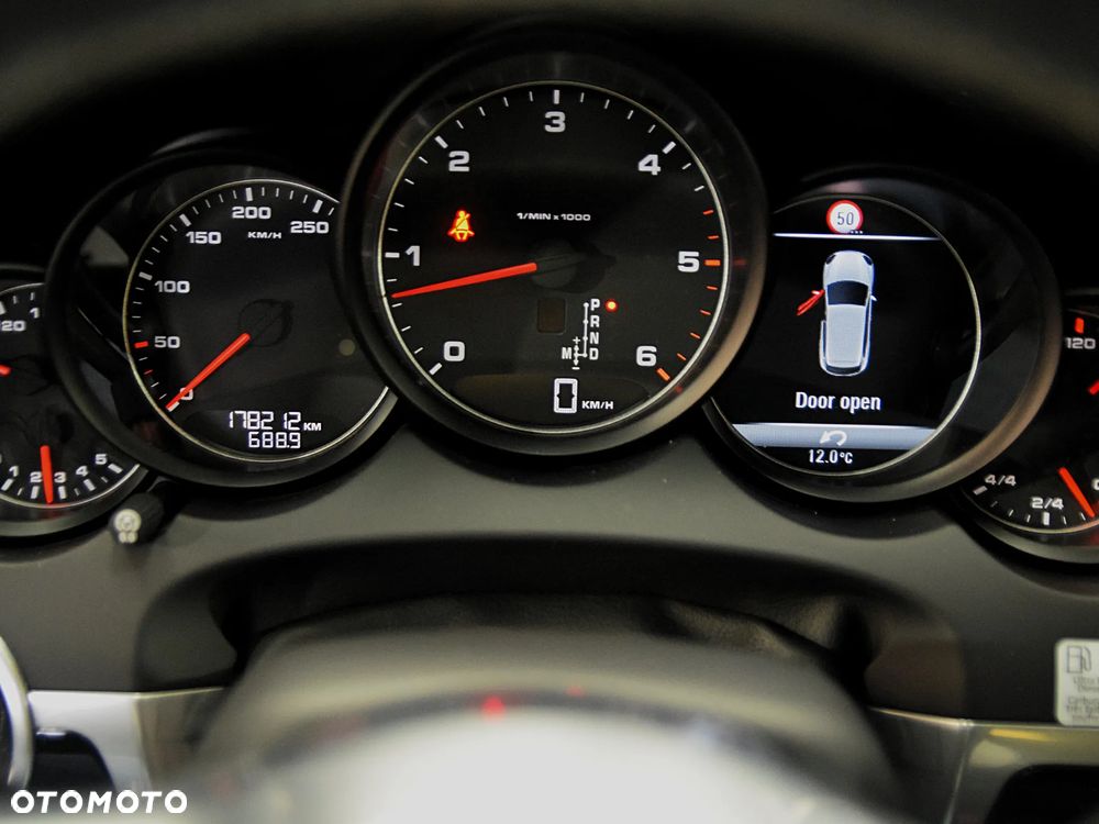 Porsche Cayenne Platinum Edition - 26