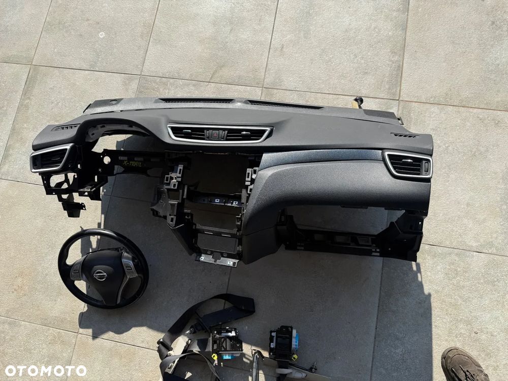 Deska rozdzielcza konsola  Nissan X-Trail T-32  Oryginał