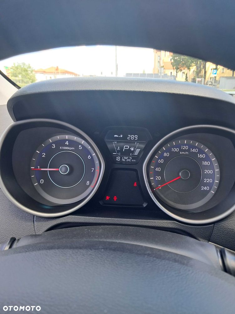 Hyundai Elantra - 3