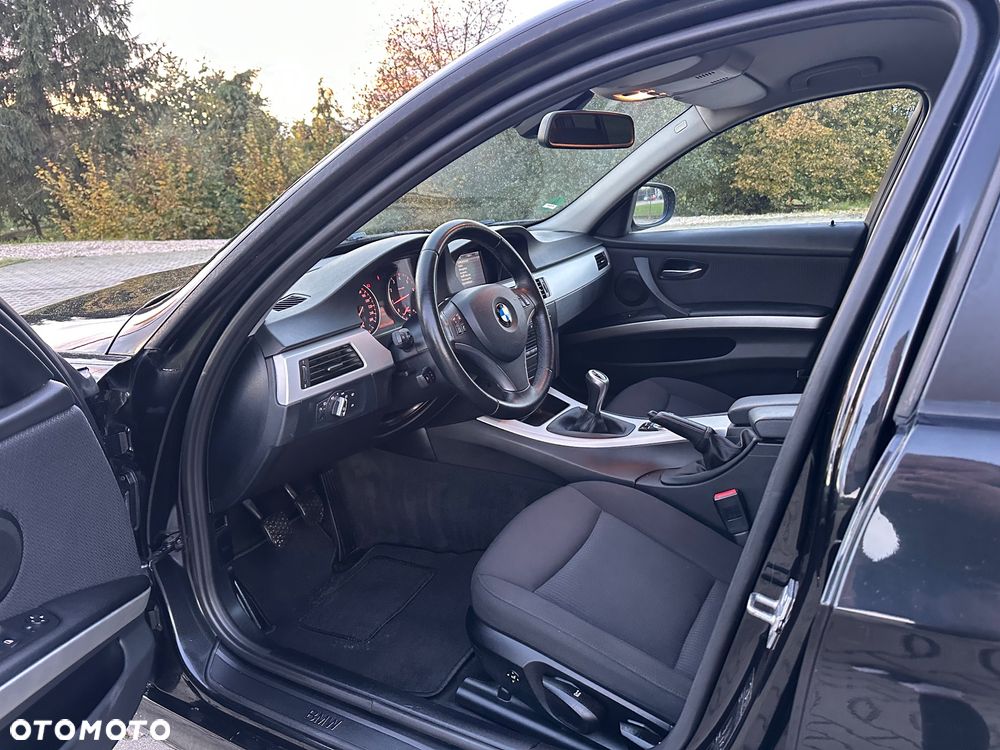 BMW Seria 3 320i Edition Exclusive - 16