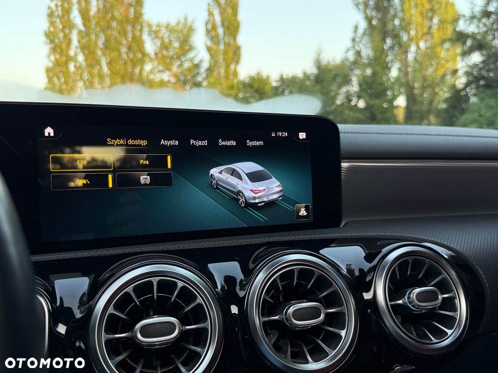 Mercedes-Benz CLA 250 4-Matic AMG Line 7G-DCT - 23