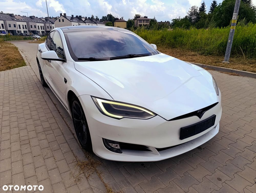 Tesla Model S - 28