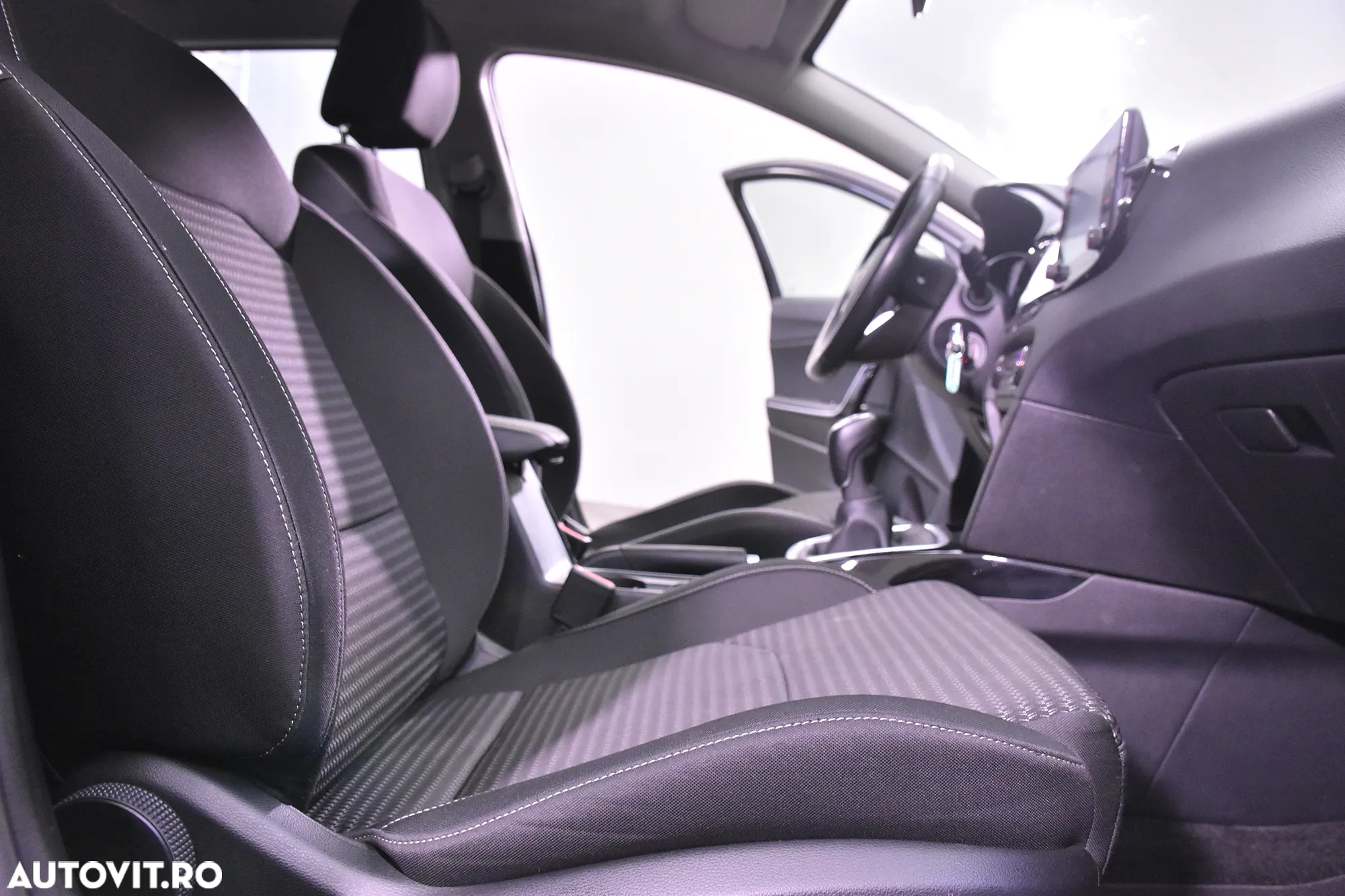 Kia Ceed - 11