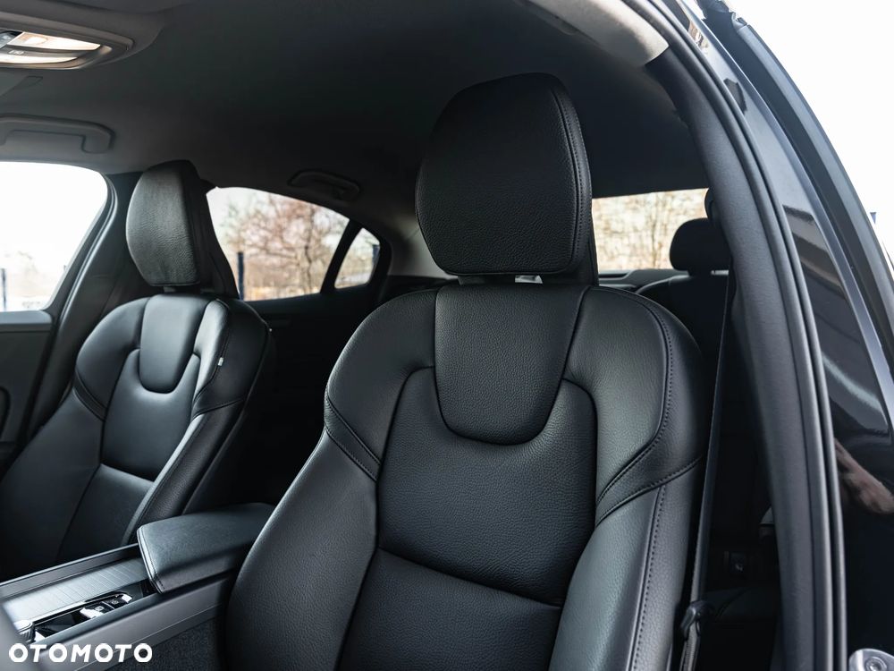 Volvo S60 B4 B DKG Plus Dark - 24