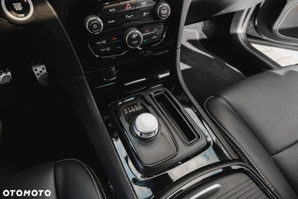Chrysler 300s - 27