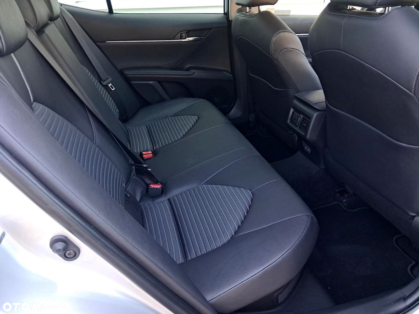 Toyota Camry - 10