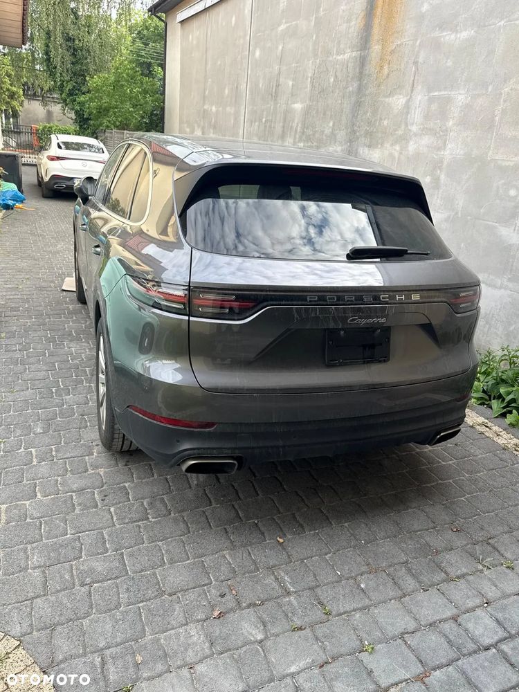 Porsche Cayenne - 2