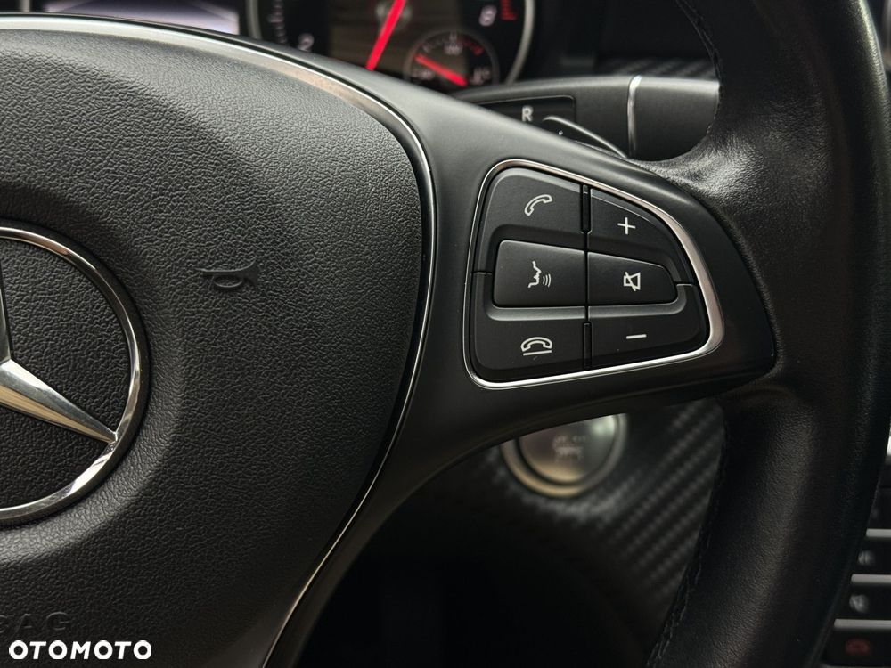 Mercedes-Benz GLA 180 7G-DCT - 25