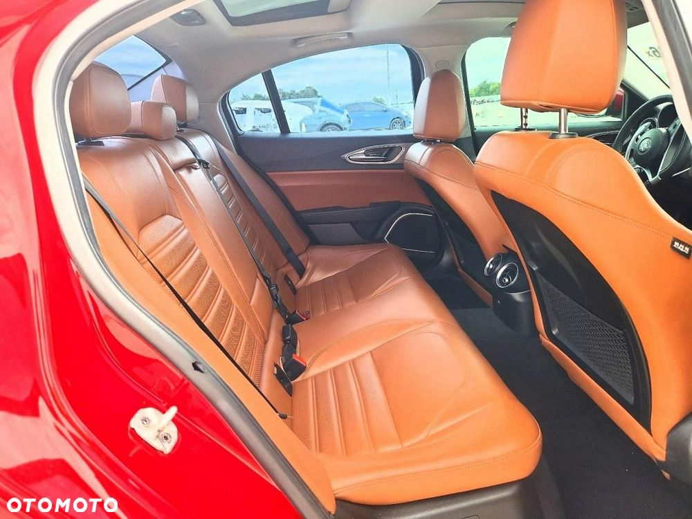 Alfa Romeo Giulia 2.0 Turbo TI Q4 - 10