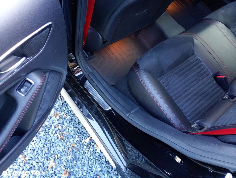 Mercedes-Benz CLA - 12