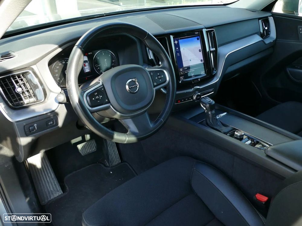Volvo XC 60 2.0 D4 Momentum Geartronic - 25