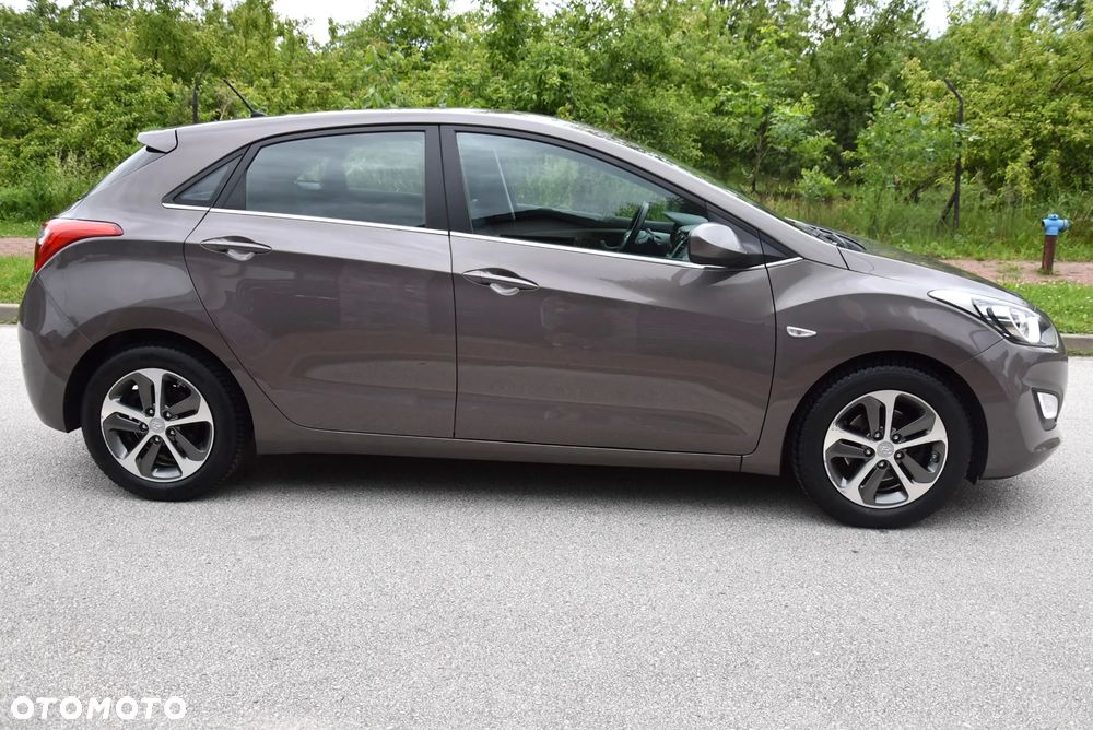 Hyundai i30 blue 1.6 GDI YES Gold - 12