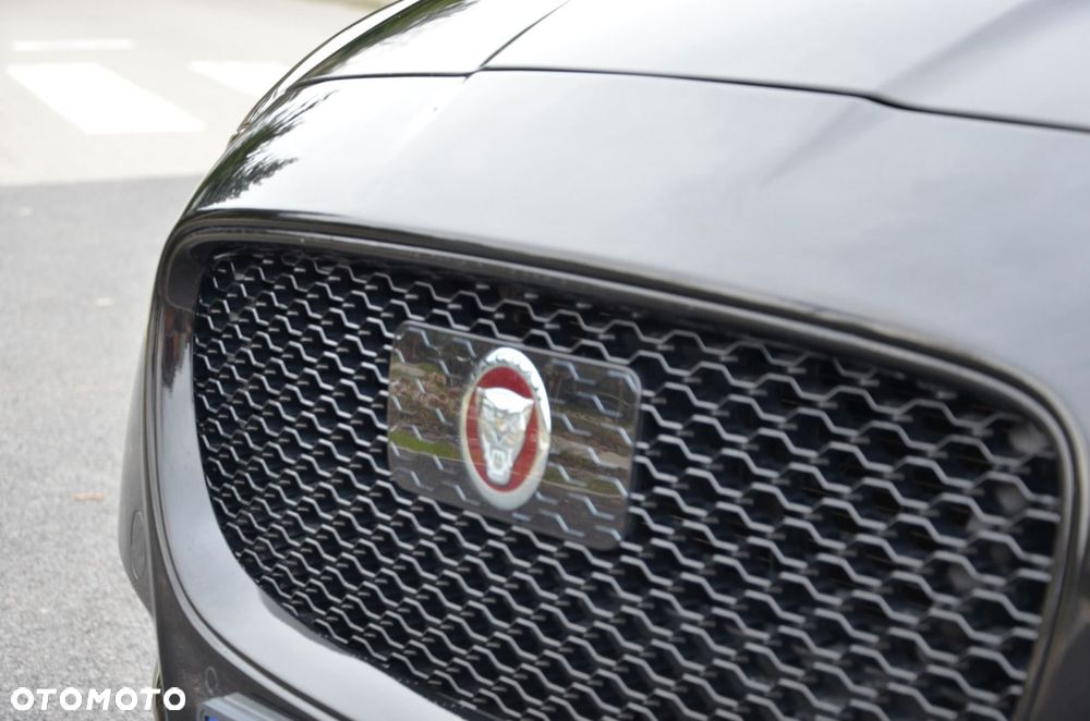 Jaguar XF 3.0 TDV6 R-Sport - 36