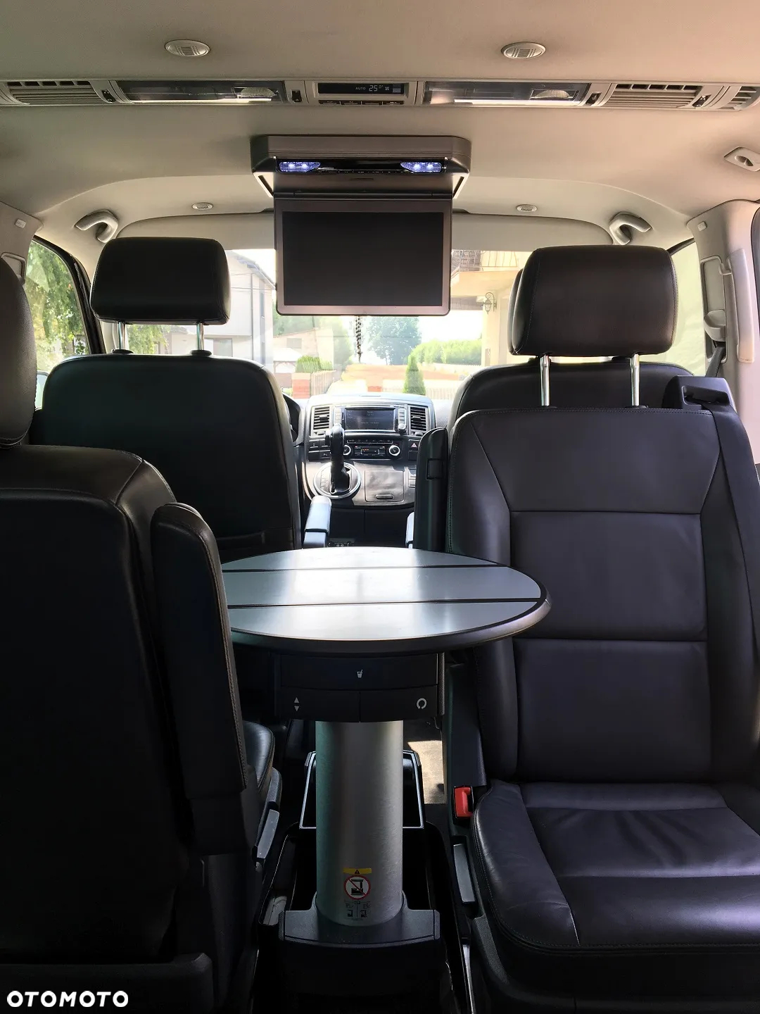 Volkswagen Multivan - 14