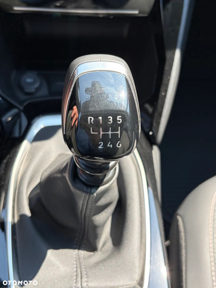Peugeot 208 - 17