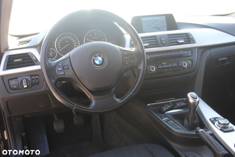 BMW Seria 3 318d - 13