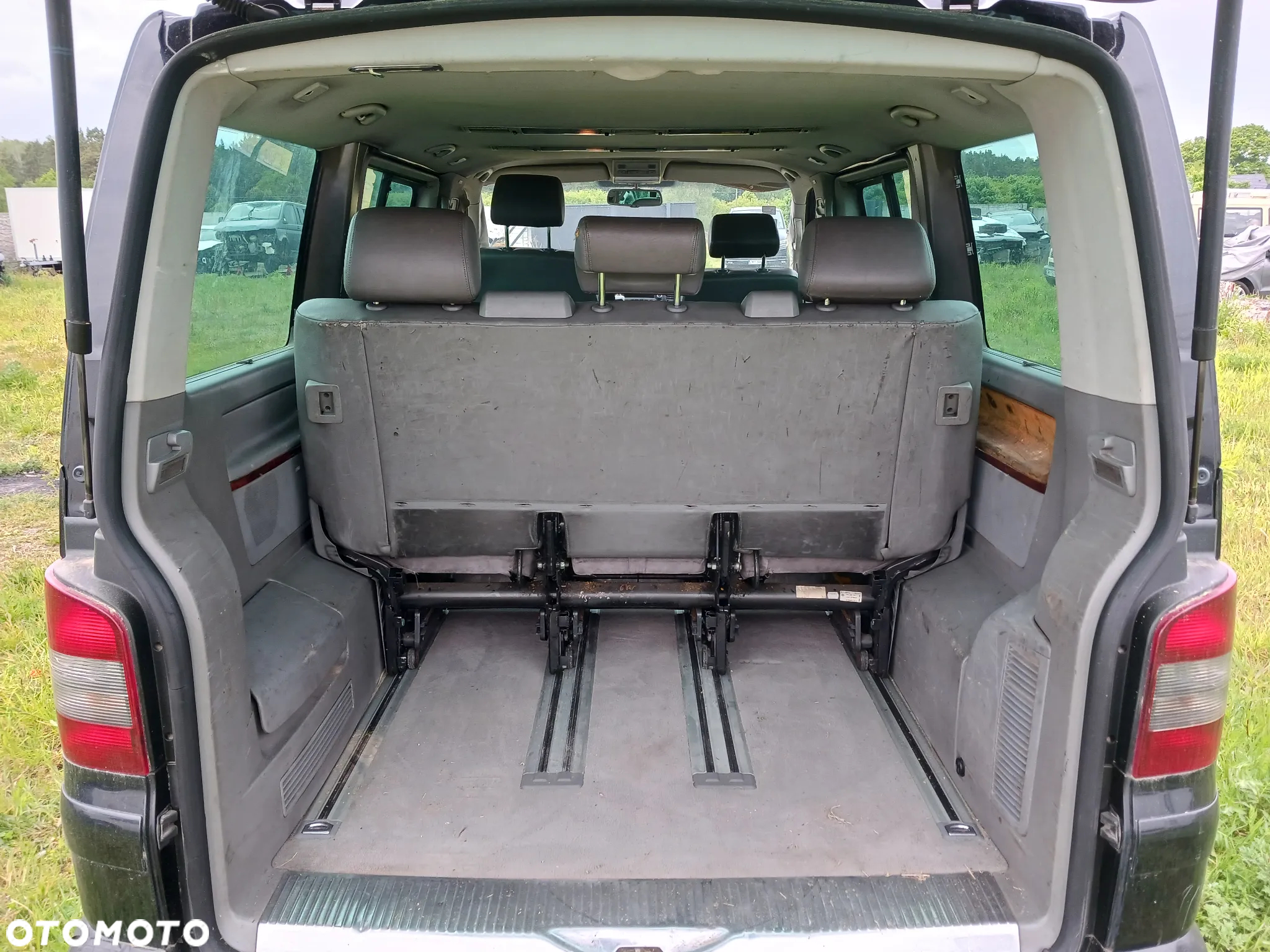 Volkswagen Multivan - 12