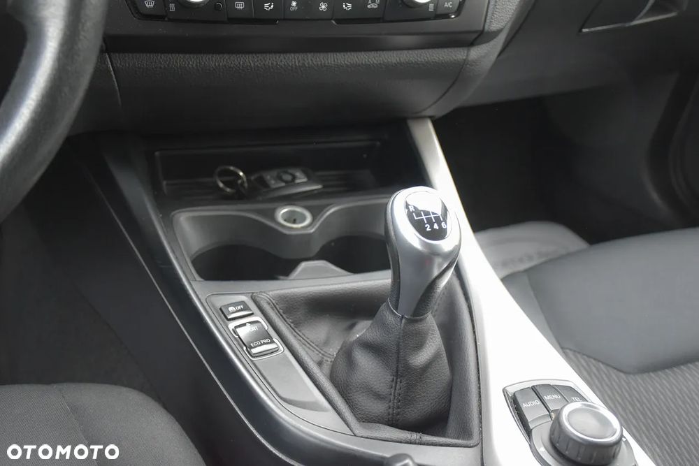 BMW Seria 1 116i - 29