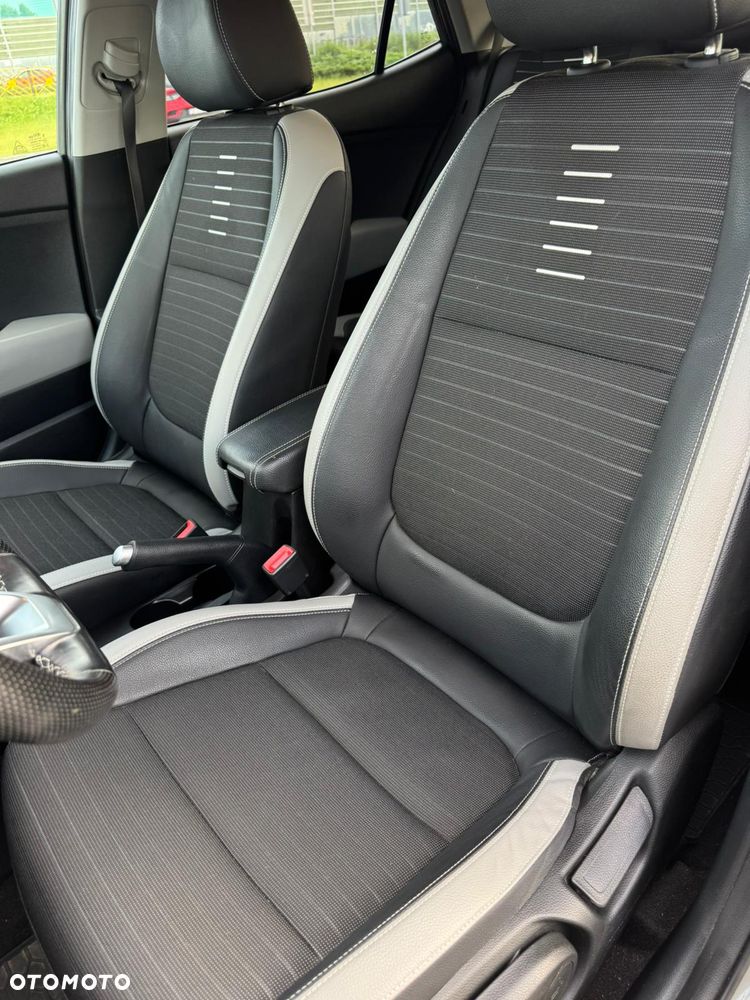 Kia Stonic 1.2 L - 8