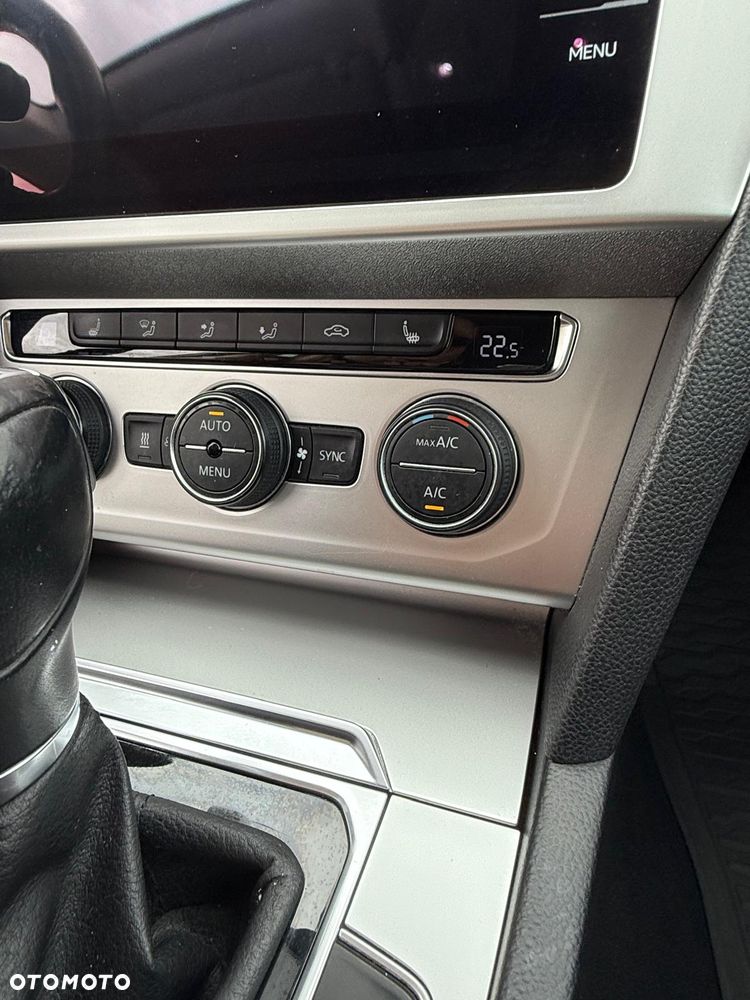 Volkswagen Passat 1.6 TDI SCR DSG Conceptline - 21
