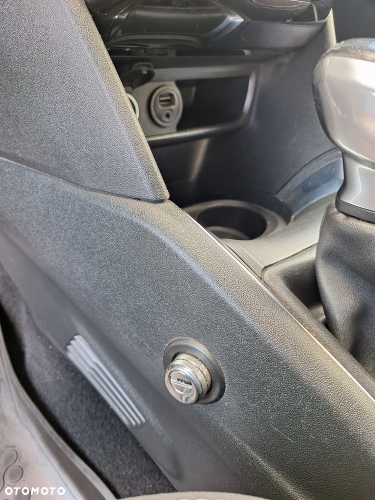Peugeot 208 - 13