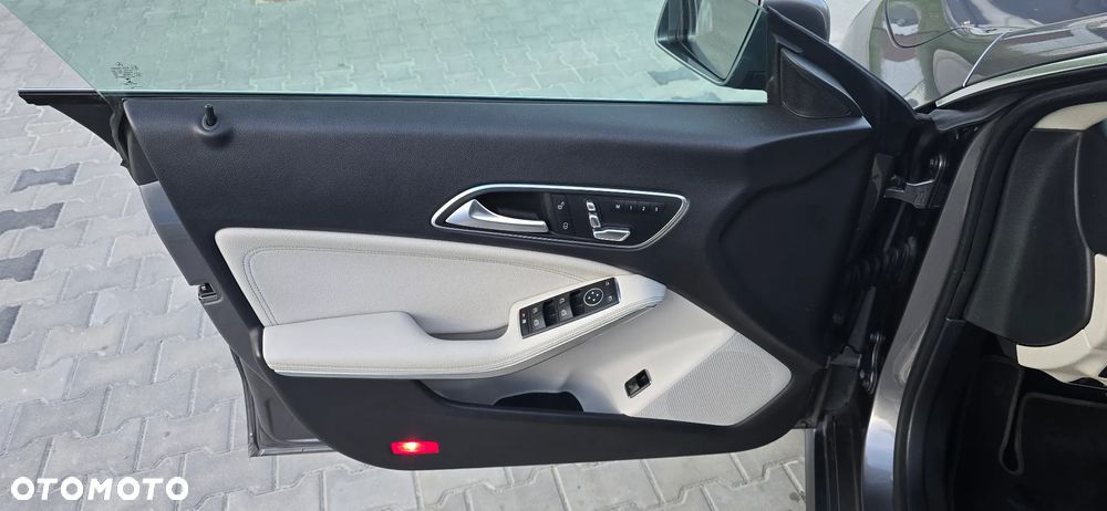 Mercedes-Benz CLA 220 4-Matic - 18