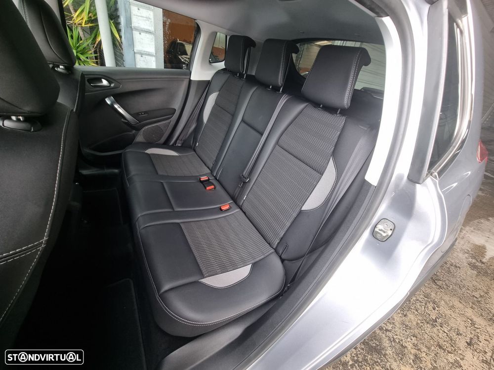 Peugeot 2008 1.2 PureTech Allure - 5
