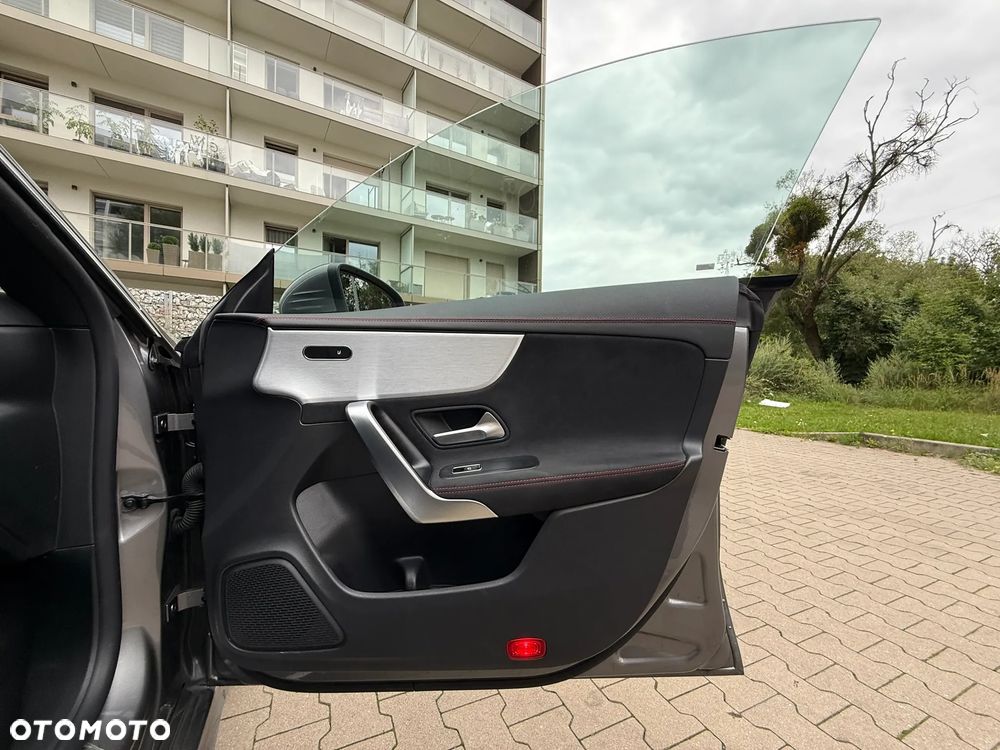 Mercedes-Benz CLA - 12