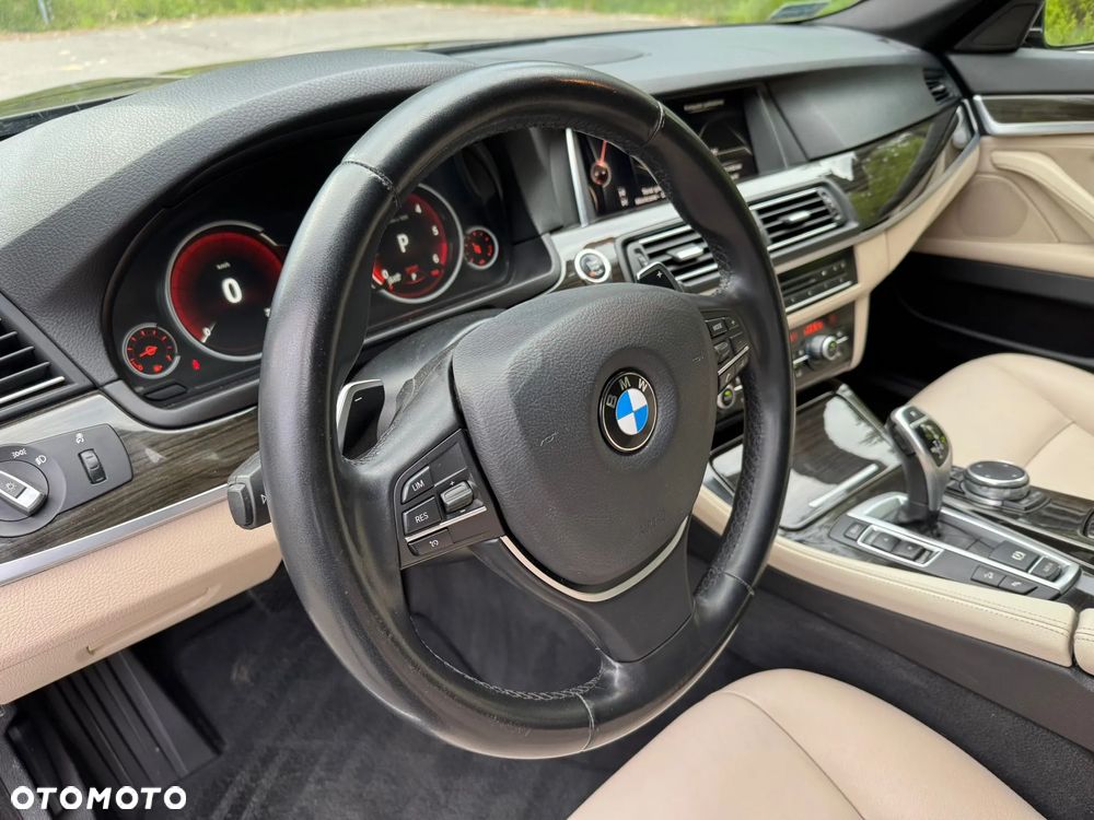 BMW Seria 5 525d xDrive Luxury Line - 34