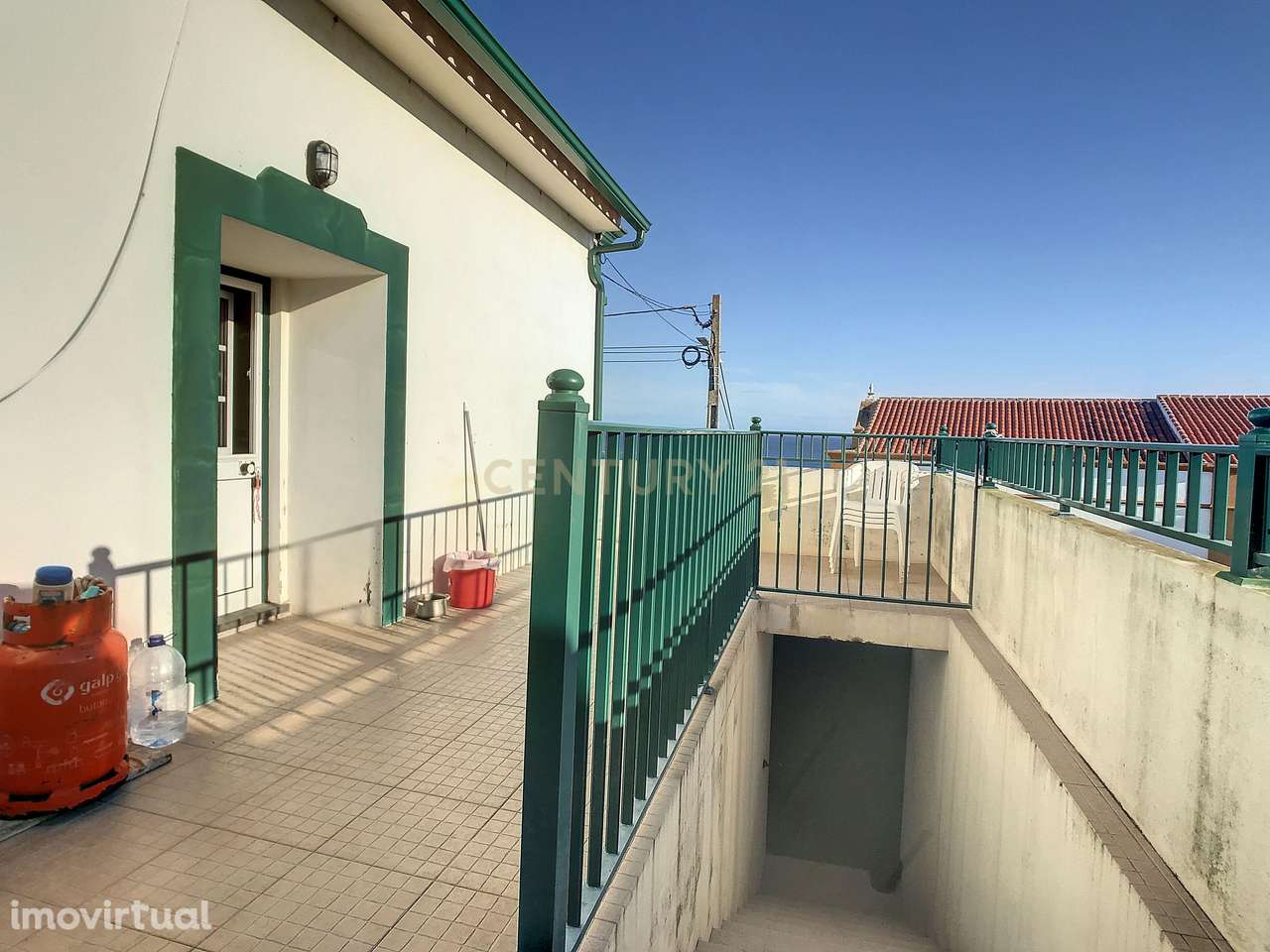 Moradia composta por 2 apartamentos T1 + T2 na Vila de Porto Judeu - Grande imagem: 3/14