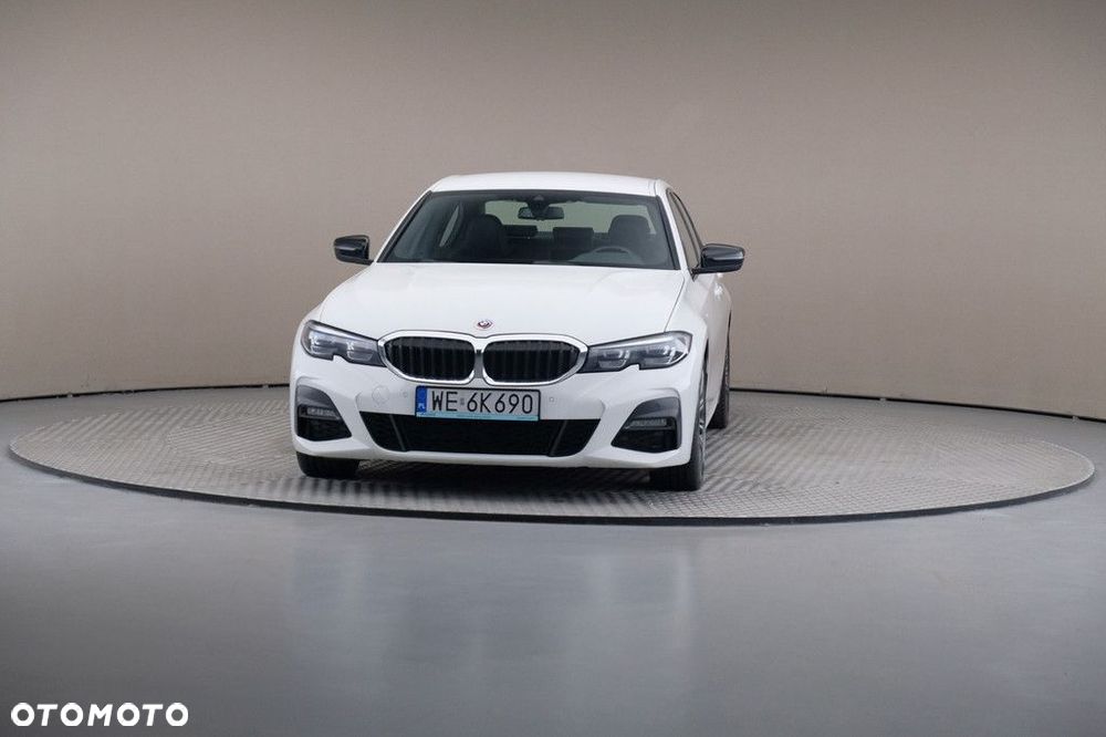 BMW 3 Series 2022 photo 3