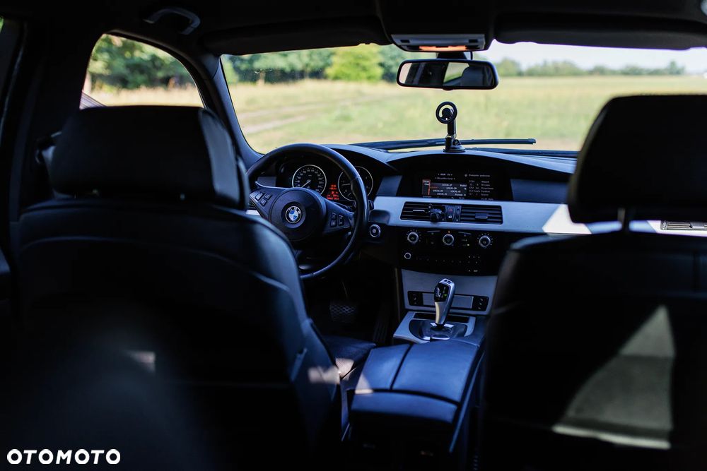BMW Seria 5 530d xDrive - 32
