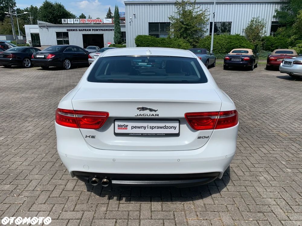 Jaguar XE 2.0 D Prestige - 5