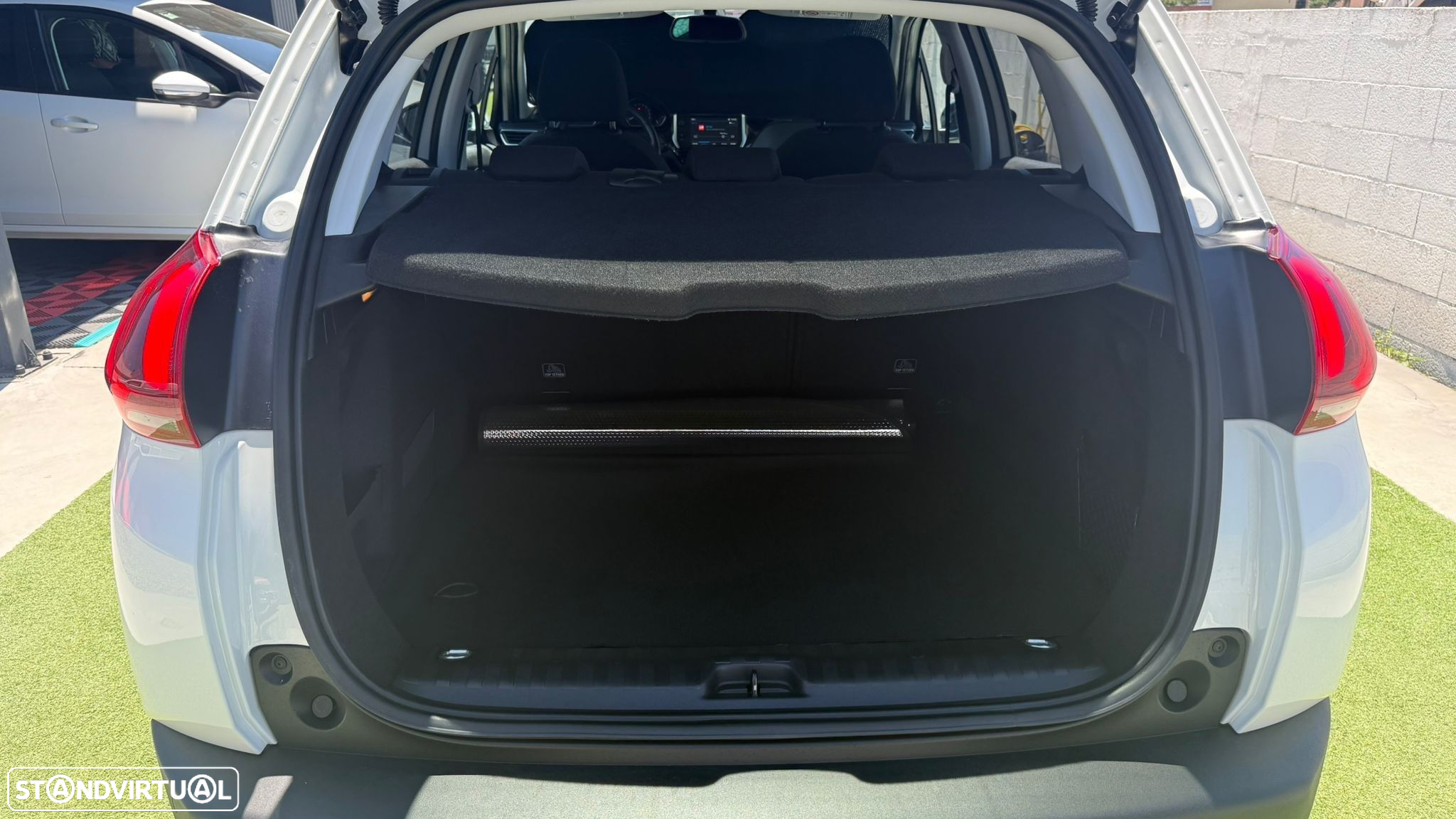 Peugeot 2008 1.2 PureTech Style - 8
