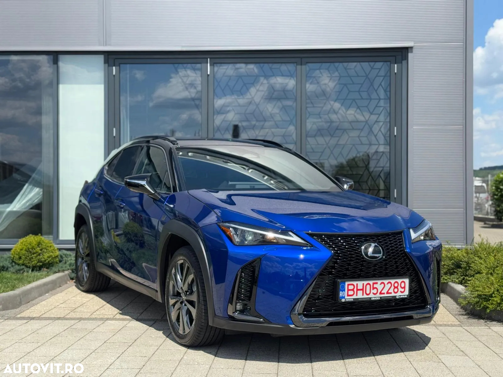 Lexus UX 300h FWD CVT HEV F Sport Design - 2